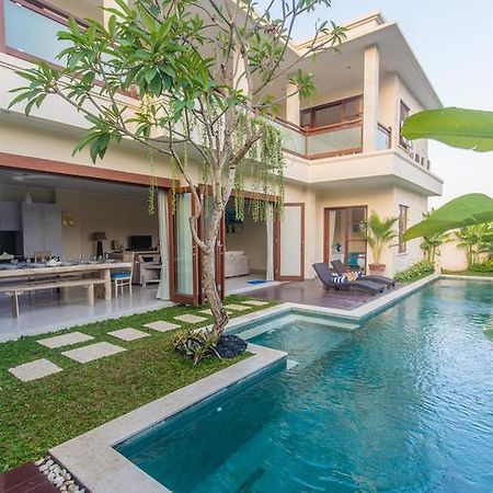 Villa Tepi Sungai Legian  Bilik gambar