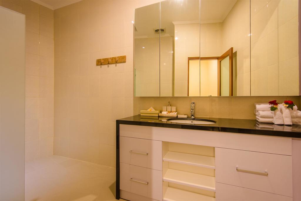 Villa Tepi Sungai Legian  Bilik gambar