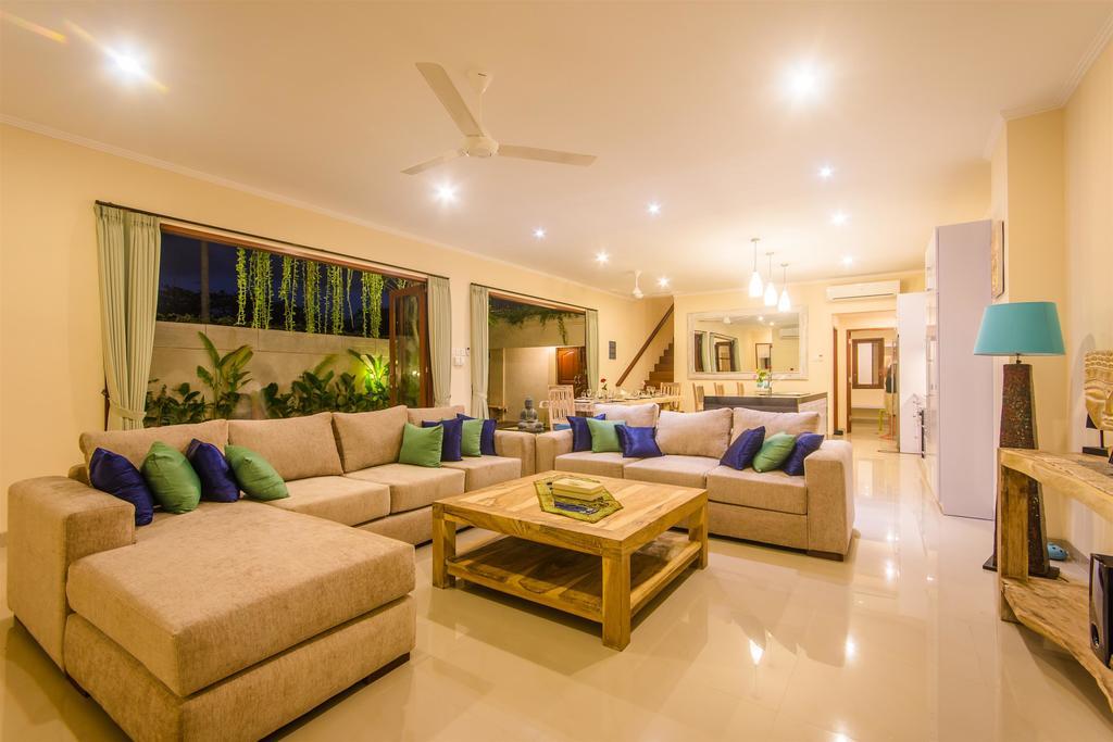 Villa Tepi Sungai Legian  Bilik gambar